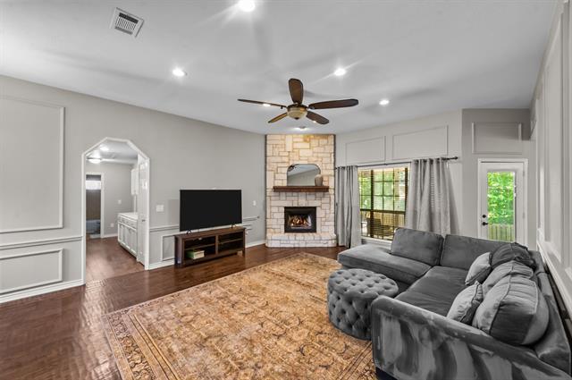 Foto del edificio - 5229 Kelso Ln