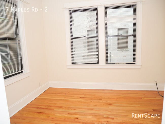 Foto del edificio - Beautiful 2 Bedroom Unit on Naples Rd