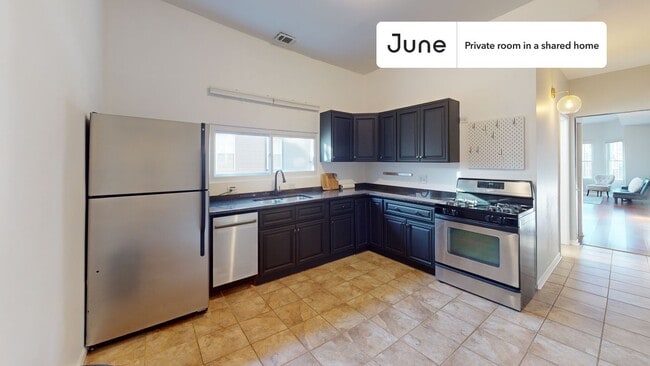 Foto del edificio - Room in Shared 3 bed/1 bath home