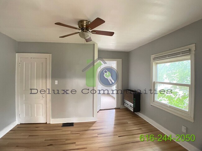 Foto del edificio - 1 Bed, 1 Bath Upstairs Unit - Move in Ready!