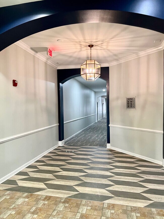 Foto del edificio - Available April 15th 2BD/2BA Condo on Granby! Gated Garage Parking with 2 Reserved Spots!! Balcony!