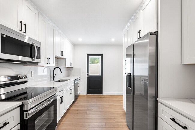 Building Photo - 3011 W Binnicker Ave
