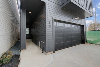 The Grove at Oak Forest - 8