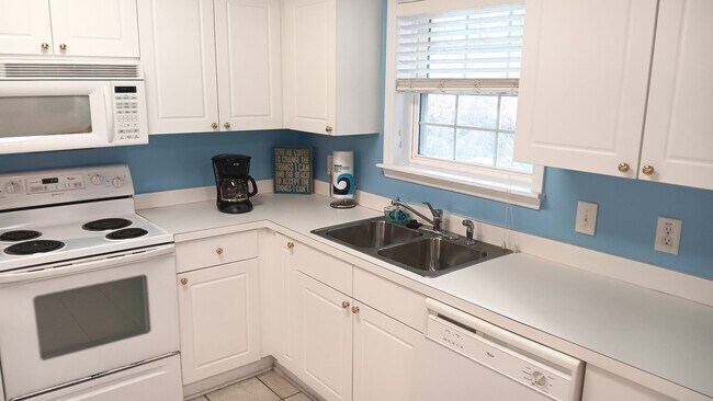 Foto del edificio - Furnished Two-Bedroom, Two-Bath Condo in N...