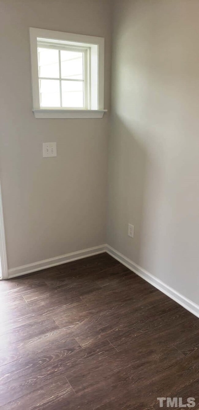 Building Photo - 906 Talbot Pl