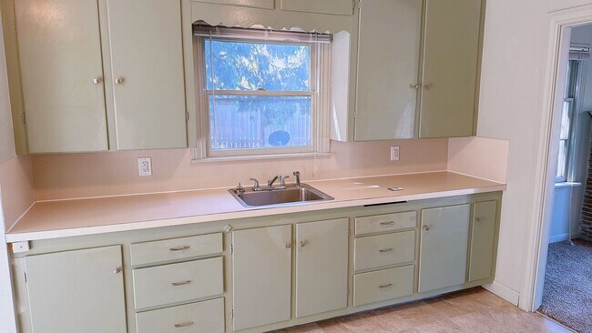 Foto del edificio - 3 Bedroom, 1 Bath Single Family Home!