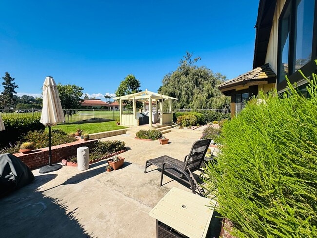 Foto del edificio - 3 bed single story home for rent  in  Shadowridge Community on the Greens