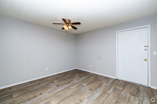 1HAB, 1BA - 700 ft² - Eagle Trace Apartments