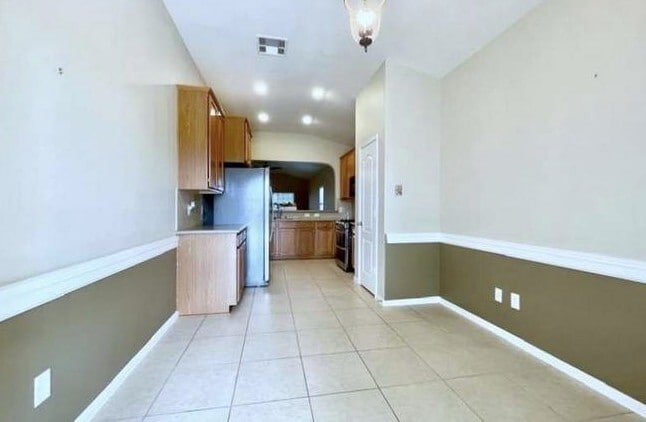 Building Photo - 622 W Newport Bend