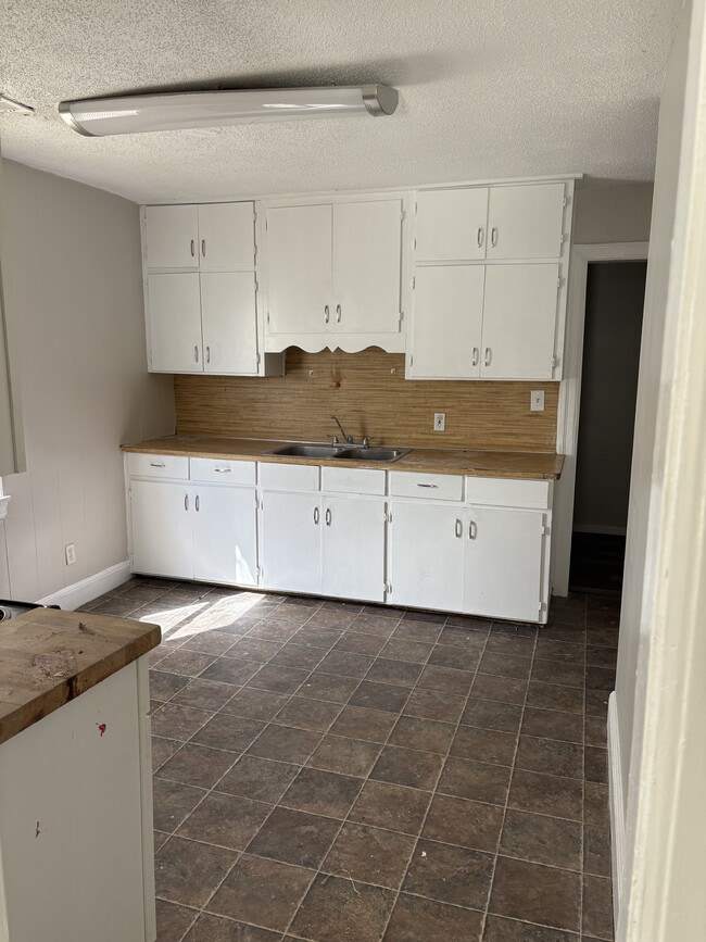Foto del edificio - 2409 Poplar St