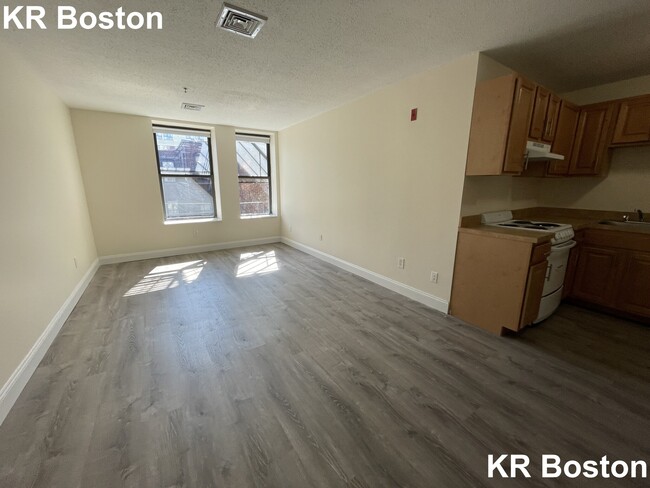 Building Photo - 1122 Boylston St