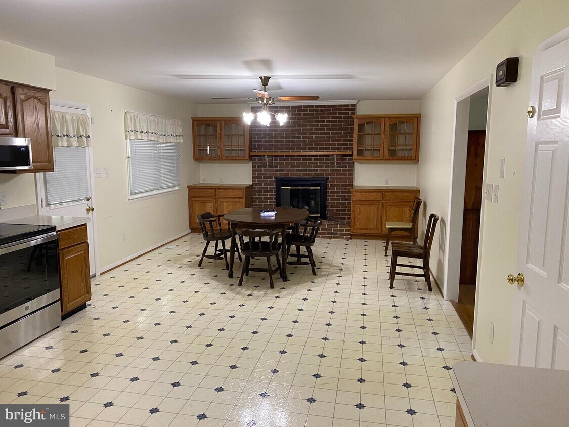 Primary Photo - 127 Belmont Dr SW