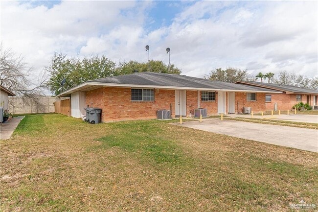 Building Photo - 3415 N Kenyon Rd