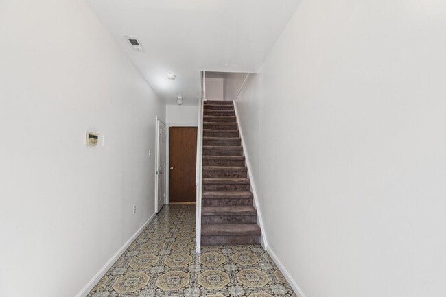 Building Photo - 3379 Frederick St