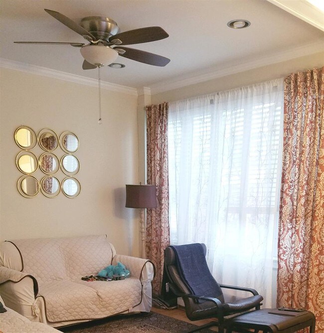 Foto del edificio - 376 Van Nostrand Ave