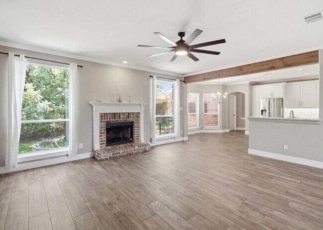 Foto del edificio - Updated two story. Gated subdivision. Gorgeous patio and yard!