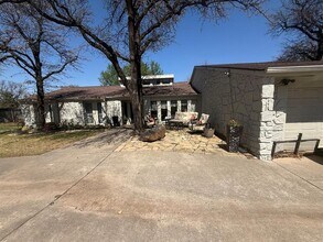 Building Photo - 1925 Plaza District Dr