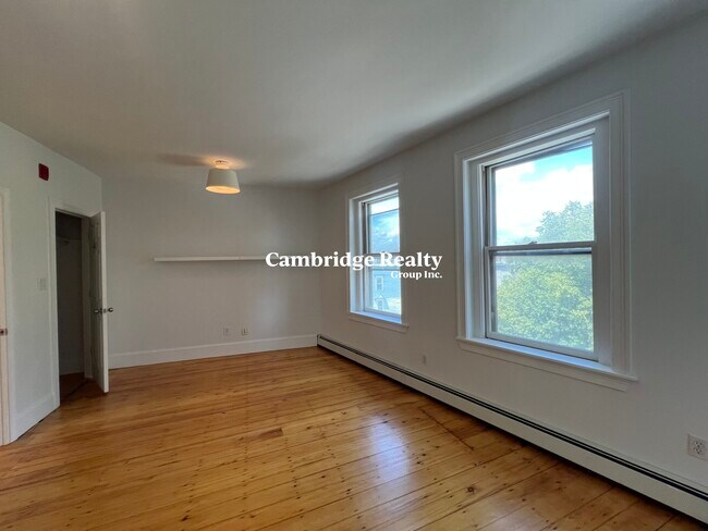 Building Photo - 1228 Cambridge St