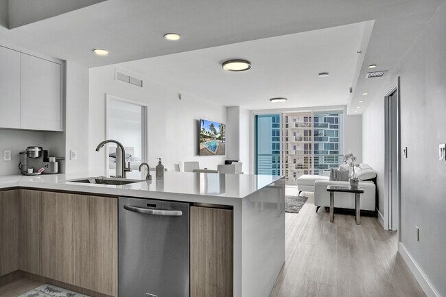 Building Photo - 2821 N Ocean Blvd