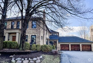 Building Photo - 2430 N Lake Dr