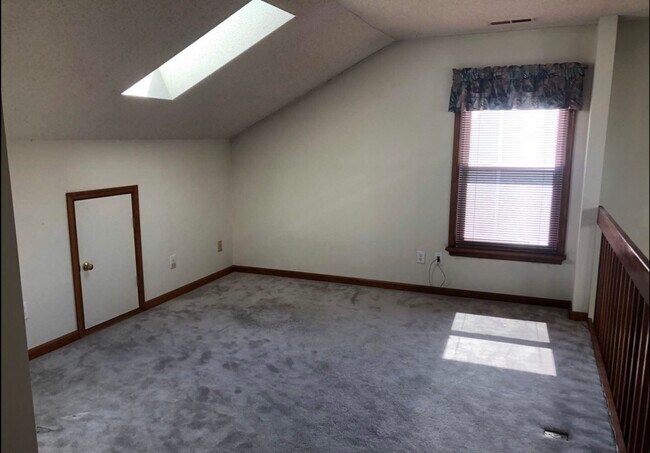 Building Photo - 28 Holloway Dr