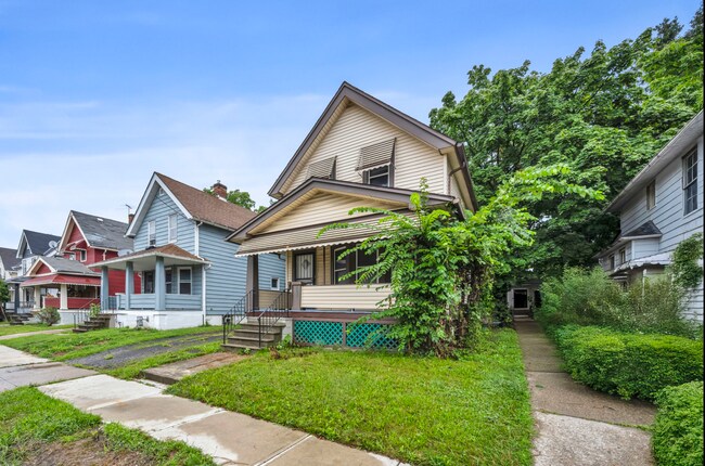 Building Photo - 3605 E 105th St