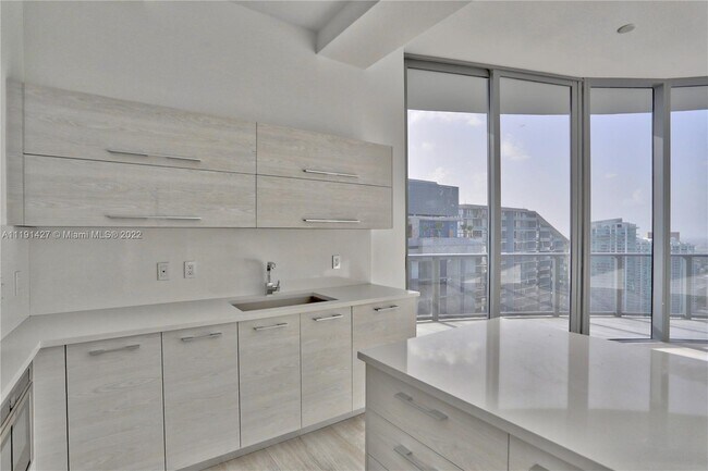 Foto del edificio - 45 SW 9th St