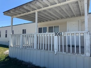 Building Photo - 2061 Valley Vista Dr