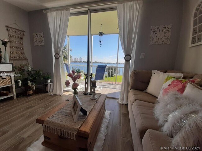 Foto del edificio - 2910 Point E Dr