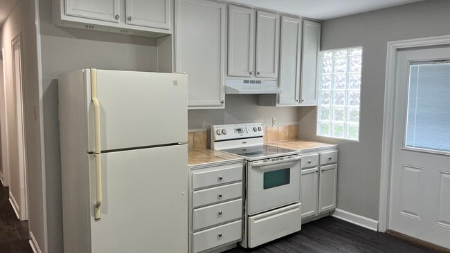 Building Photo - 5914 Magnes Ln