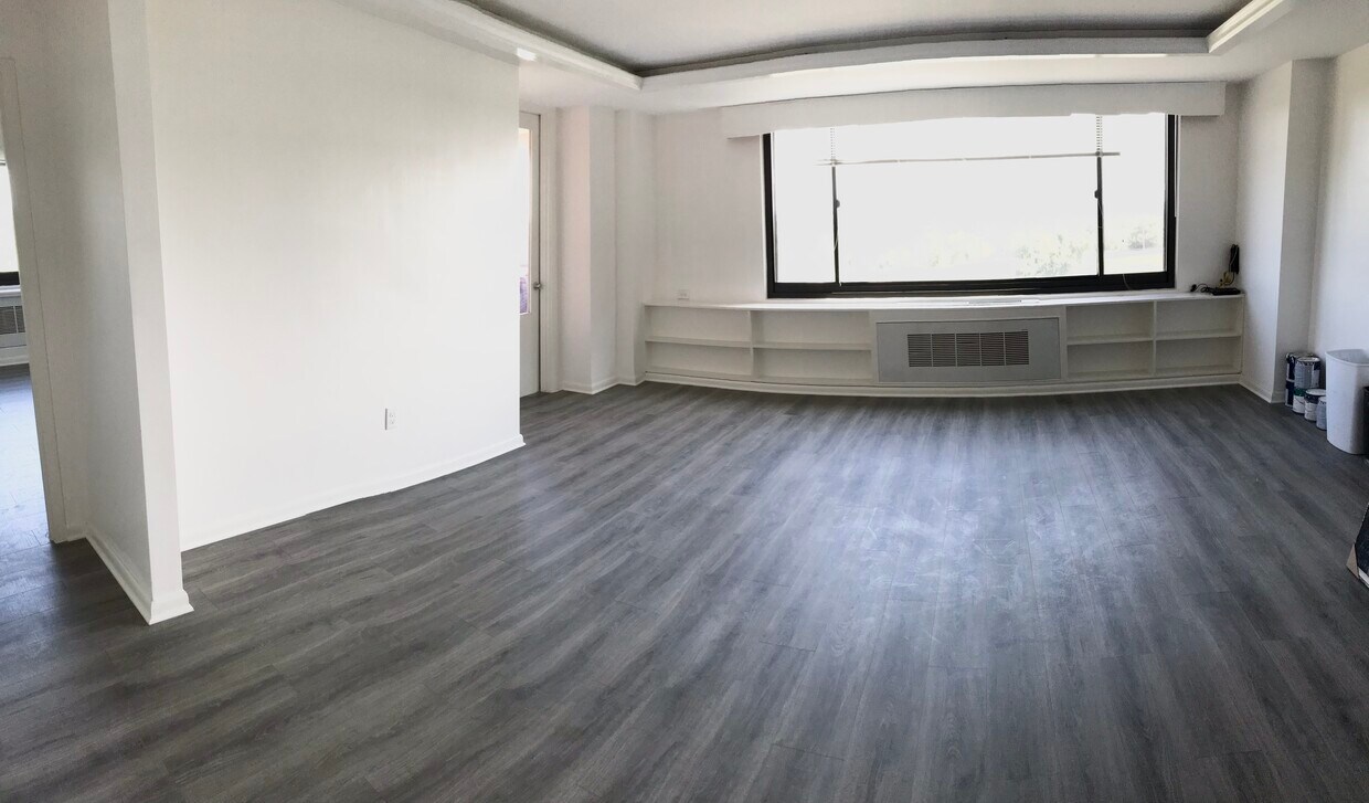 Main room - 1021 Arlington Blvd