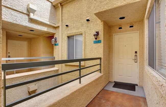 Foto del edificio - Luxury 1-Bedroom Rental in Guard-Gated Meridian – Walk to the Strip!