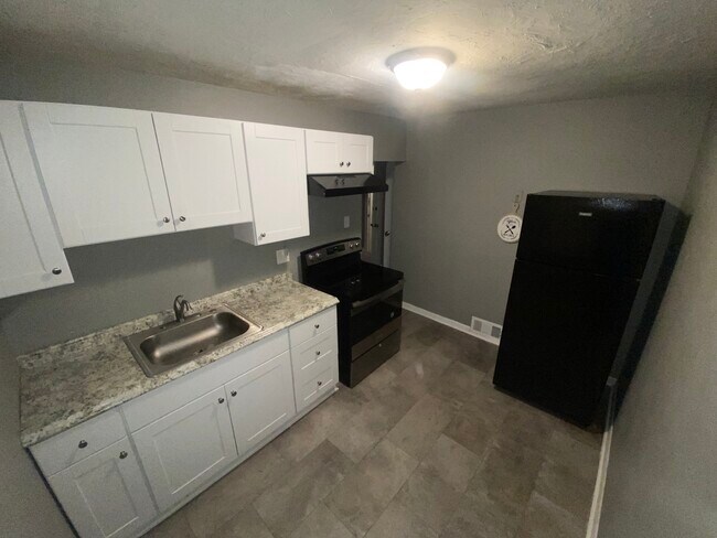 Kitchen Area - 503 Greenhill Ave