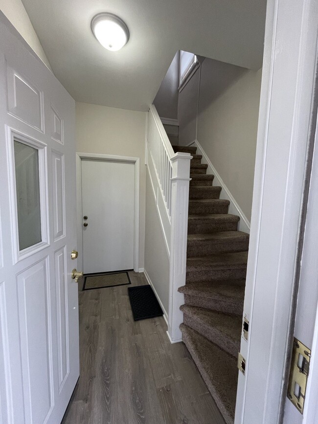 Access to building - 5434 N Lotus Ave