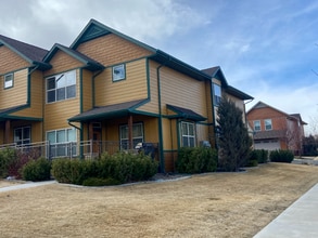 Building Photo - 2561 Overlook Blvd