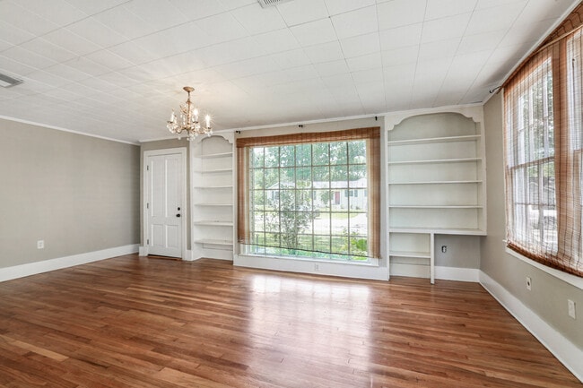 Building Photo - 1615 Marshall Dr