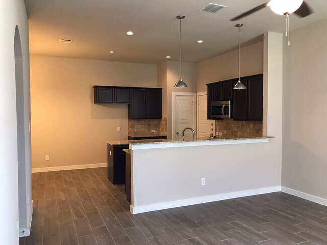 Building Photo - LUXURY DUPLEX LOCATED IN MIDLOTHIAN, TEXAS!