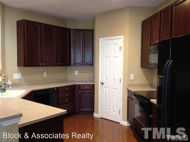 Building Photo - 3 br, 2.5 bath House - 308 Old Mill Villag...