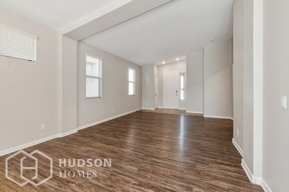 Foto del edificio - NOW AVAILABLE! - 19887 W Woodlands Ave, Bu...