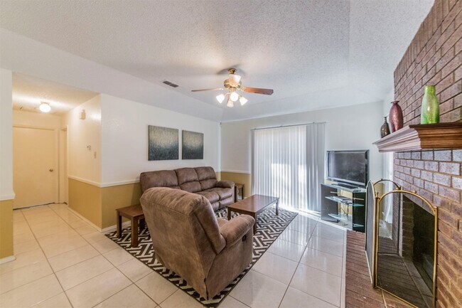 Foto del edificio - 7512 Down Hill Dr