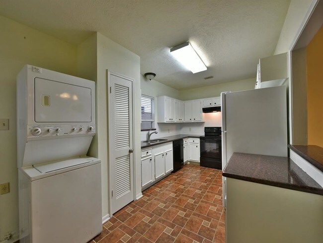Building Photo - 5627 Val Verde St