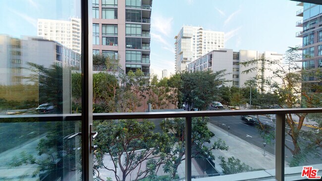Foto del edificio - 1155 S Grand Ave
