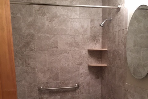 Hall Bath - 724 Robinwood Dr