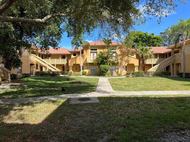 Building Photo - 4751 Via Palm Lakes