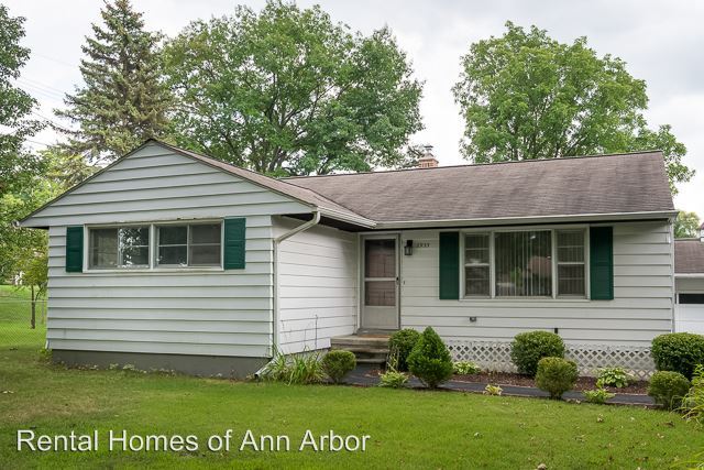 Building Photo - 3 br, 1 bath House - 2935 Lakeview Dr