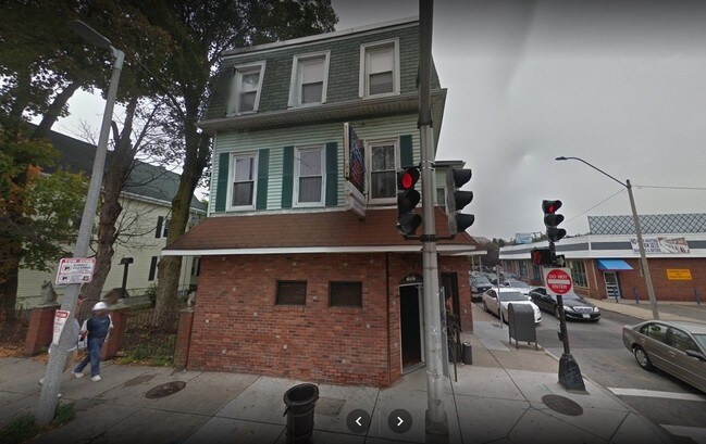 Building Photo - 3520 Washington St