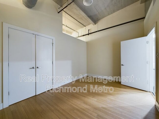 Building Photo - 815 Perry St
