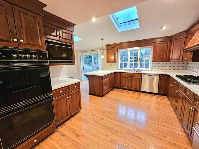 Building Photo - 5 Garrison Rd