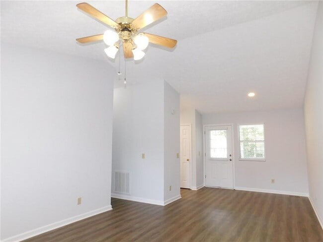 Building Photo - 105 Riverside Dr