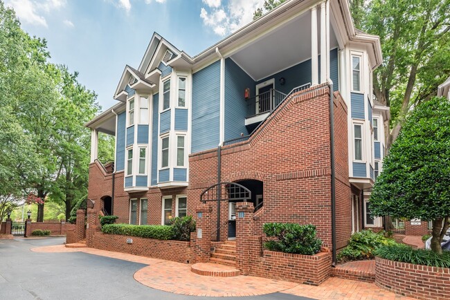 Building Photo - Downtown Living in Raleigh, NC!